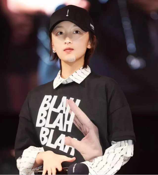 今年秋冬最chic！原來短發(fā)和帽子這么配??！