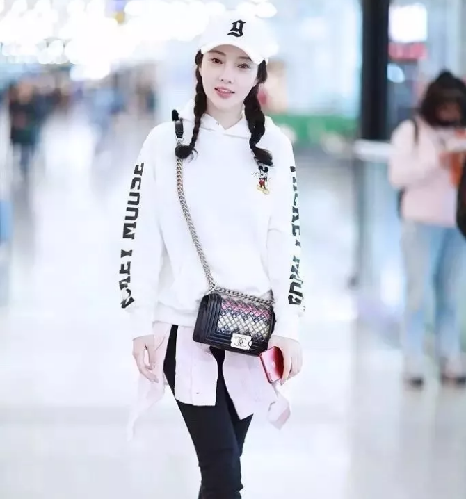 今年秋冬最chic！原來短發(fā)和帽子這么配??！
