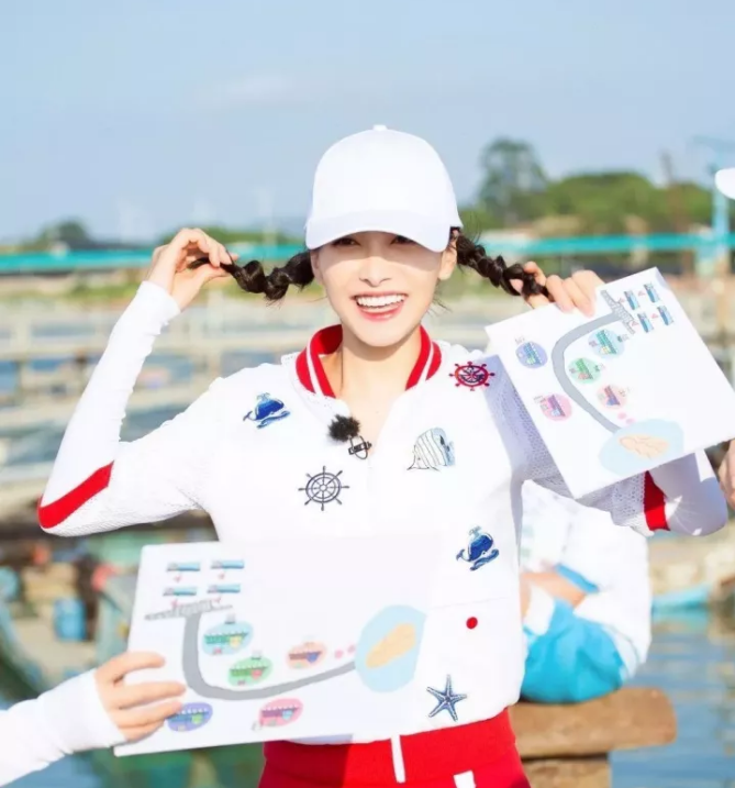 今年秋冬最chic！原來短發(fā)和帽子這么配?。? border=