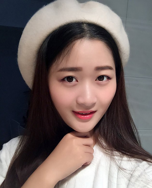 初春穿搭來(lái)頂帽子，chic感十足！