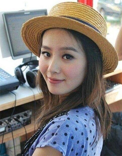 看看女星們花式戴草帽的帽子戲法！