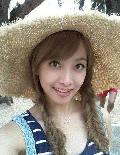 看看女星們花式戴草帽的帽子戲法！